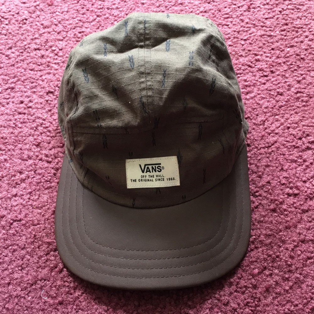 Vans off the walls jockey hat.